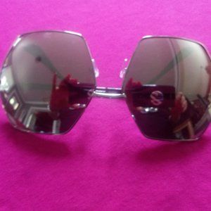 SUNGLASSES IN  OCTANGAL STYLING